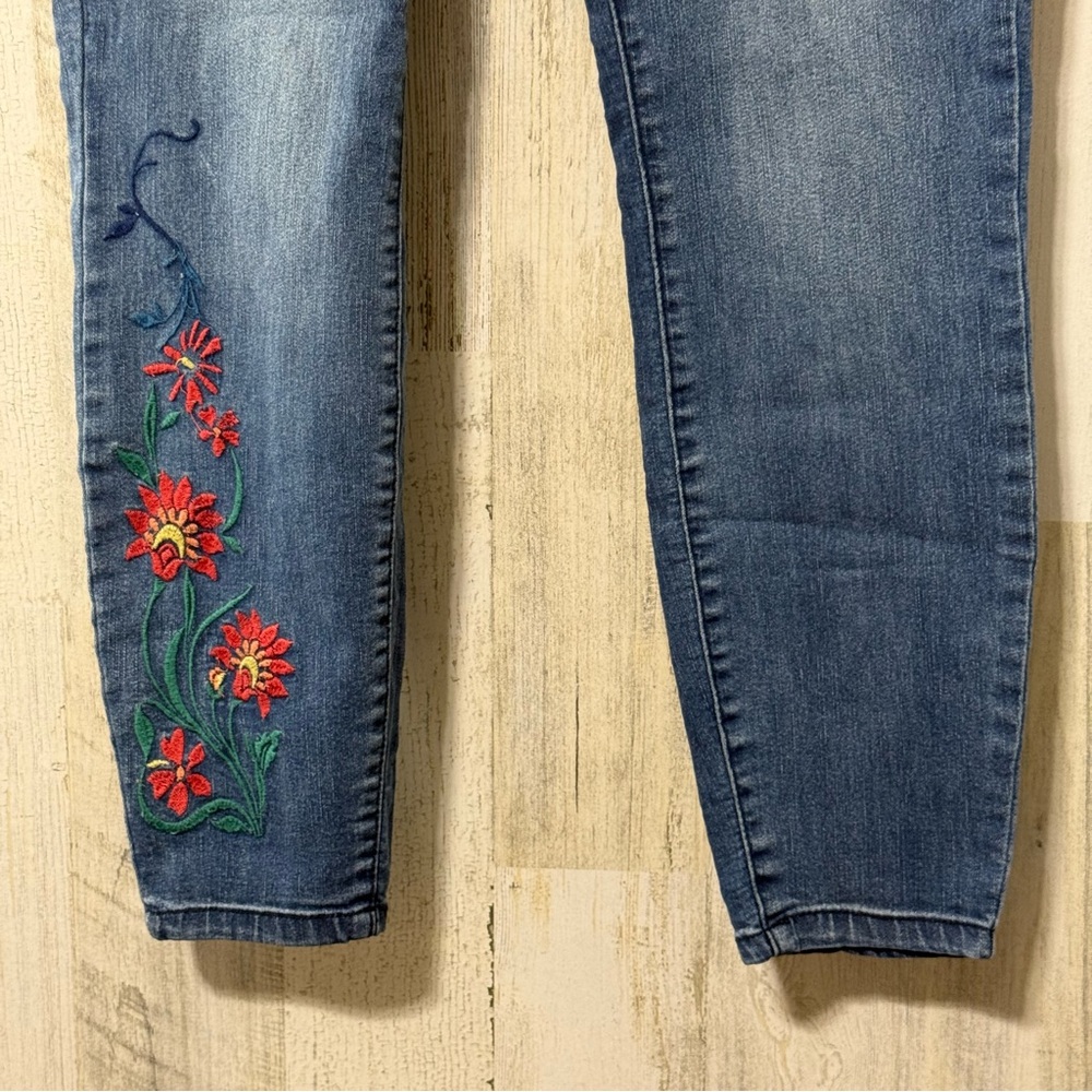 Vintage America Blue Jeans with Floral Embroidery - Picture 4 of 16